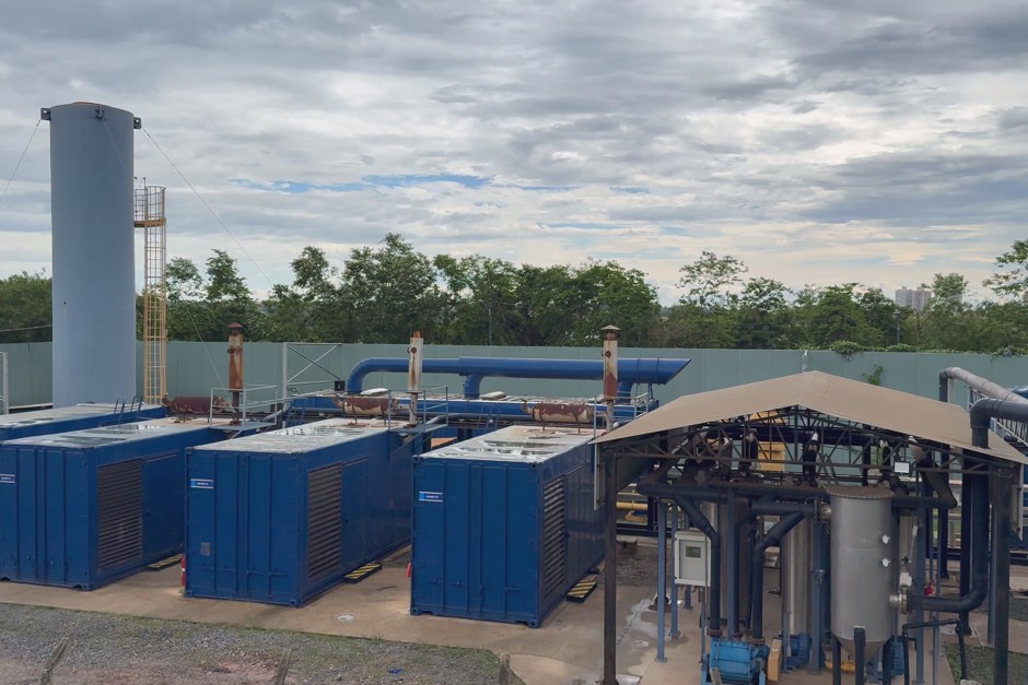 Geradores de energia limpa ficam em contêineres azuis instalados no aterro sanitário municipal de São José dos Campos